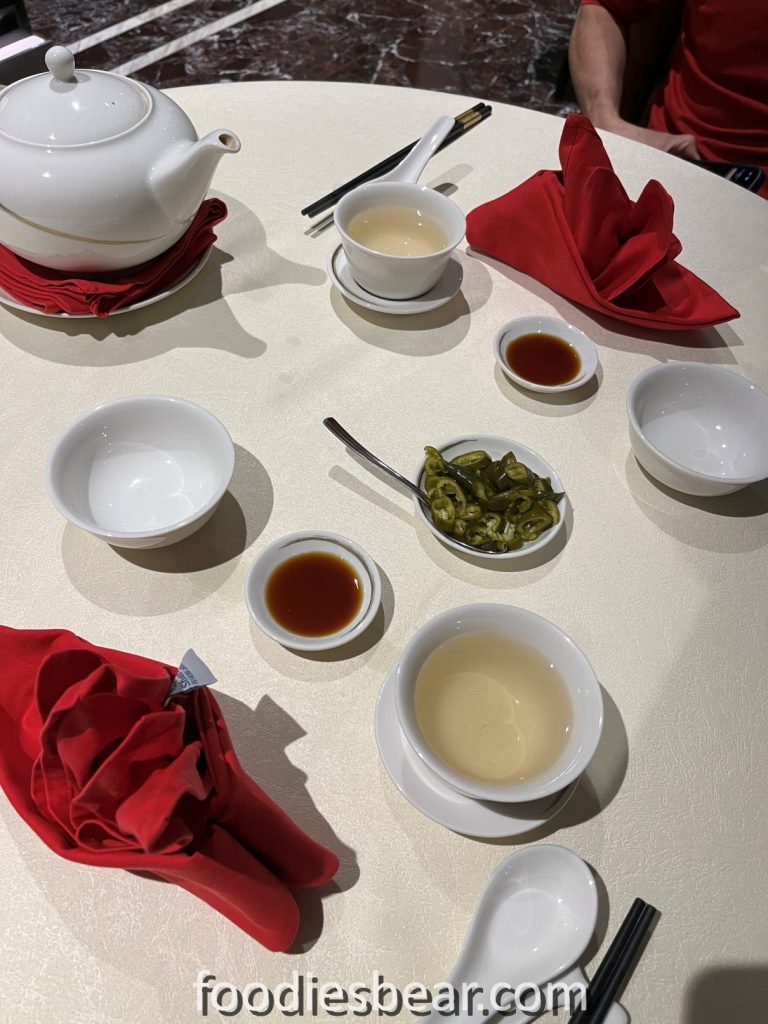 Yue table setting
