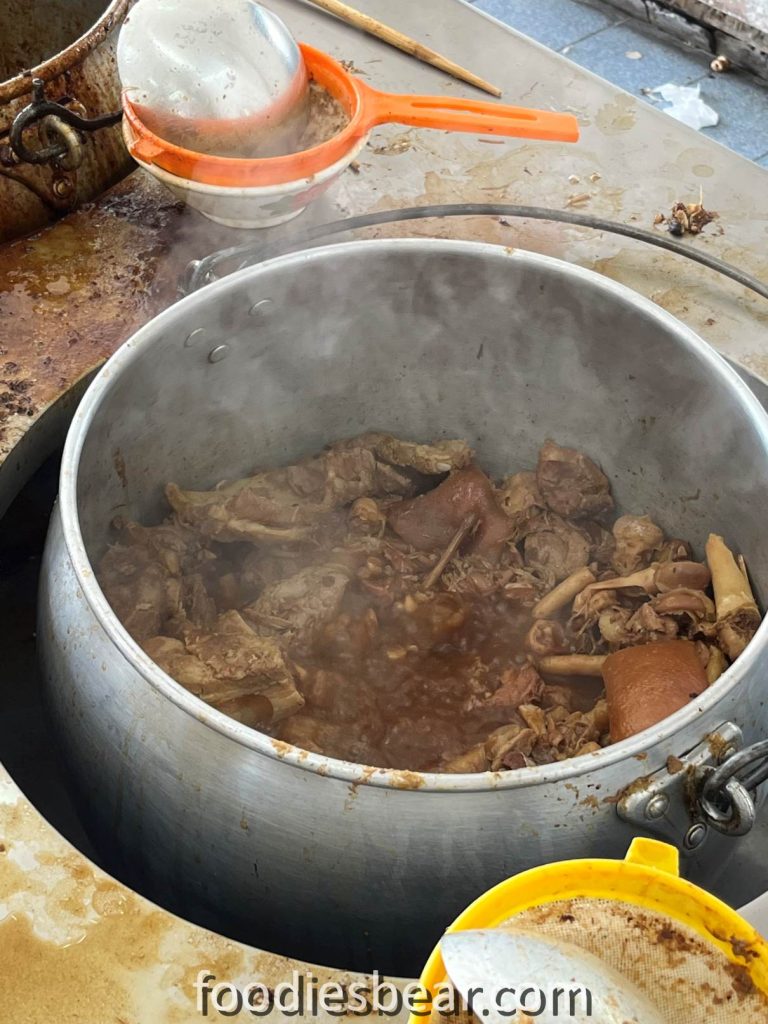 bak kut teh boiling