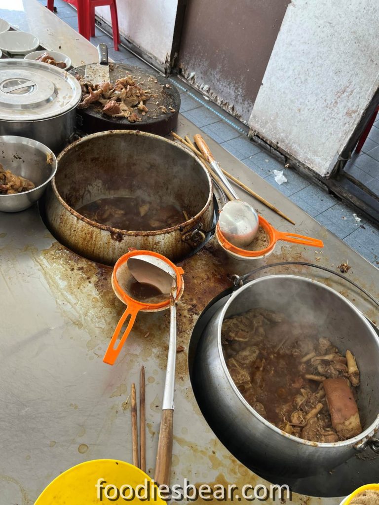 bak kut teh boiling