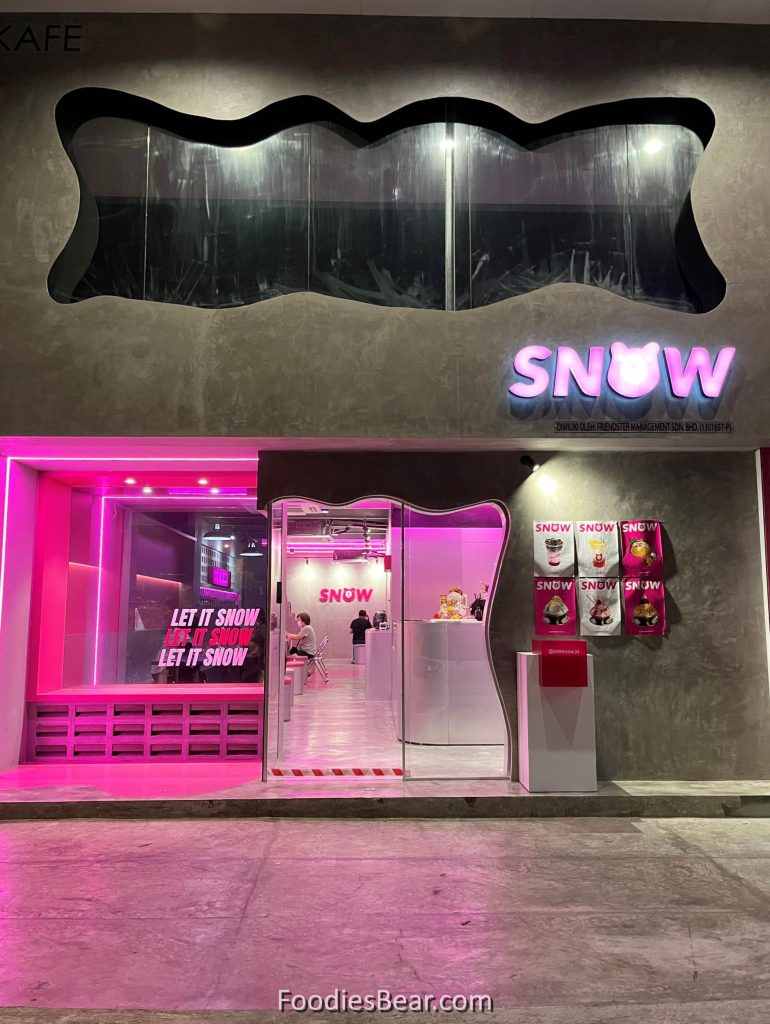 snow taman paramount entrance