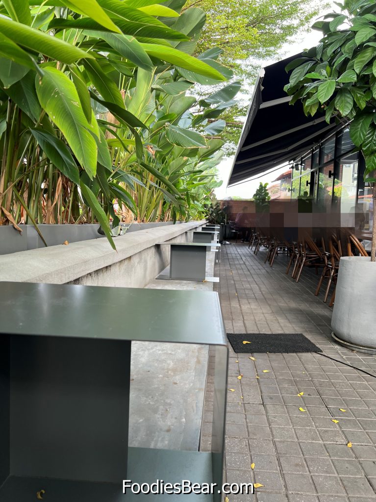 Guan outdoor seatings