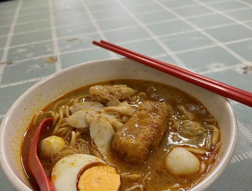 Melawis Mee Hun Kuey - curry noodles