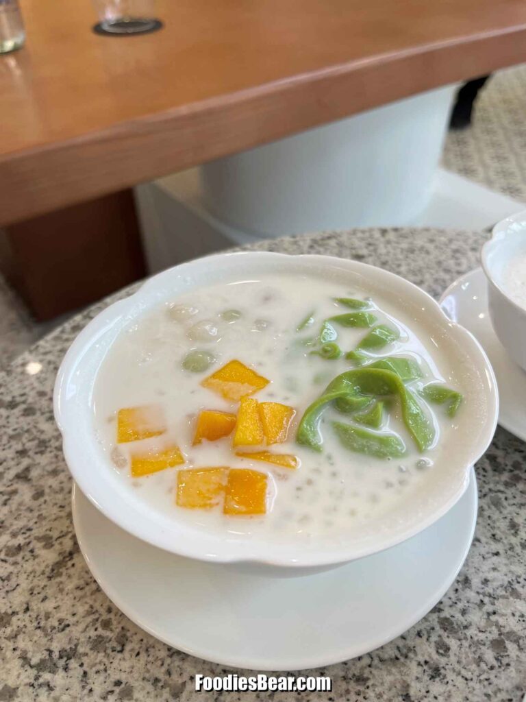 Pandan Jelly Noodle with Mochi Ball Lao