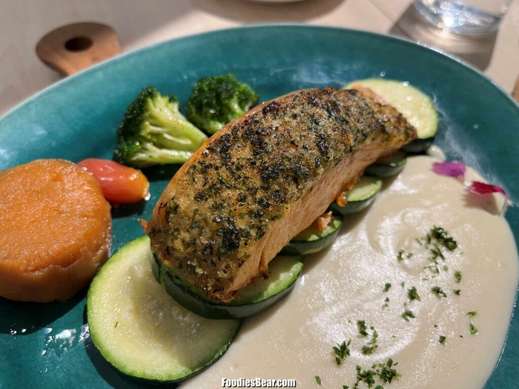 Pan-fried Salmon Fillet with Chef Special Sauce