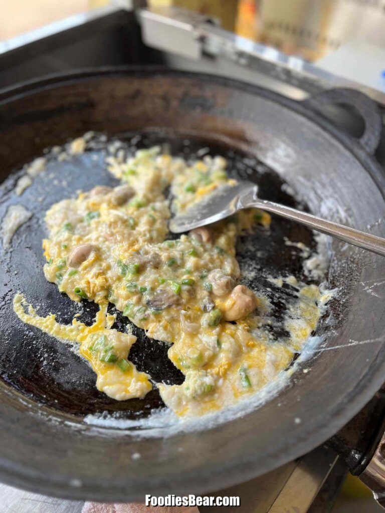 Fried oyster with eggs